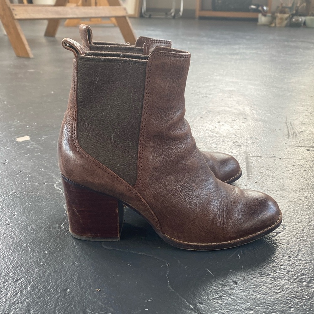 Clark’s Chelsea Boot size 7